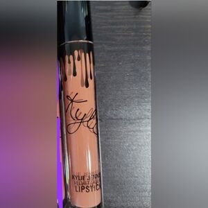 Kylie Jenner Basic liquid lipstick